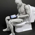 スマホは肌身離さず…ですか?